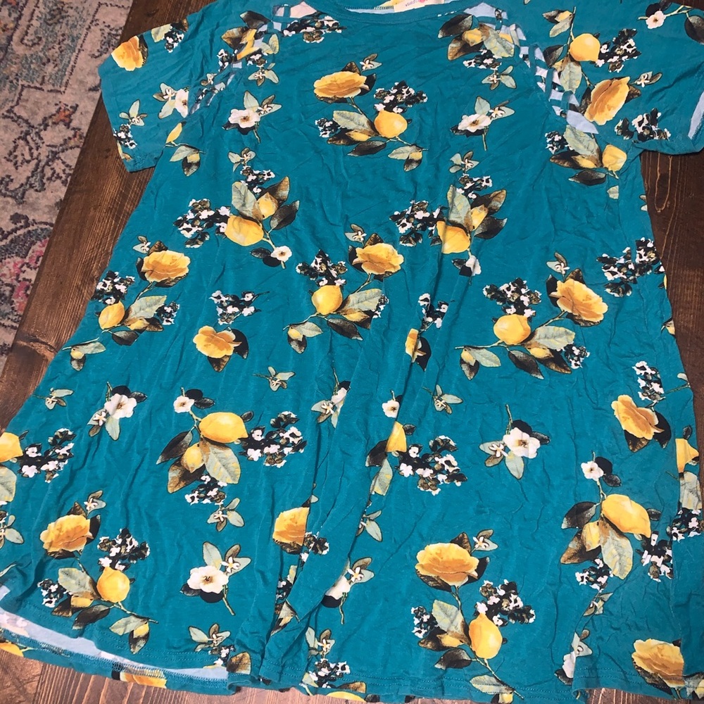 Short sleeve lemon dress